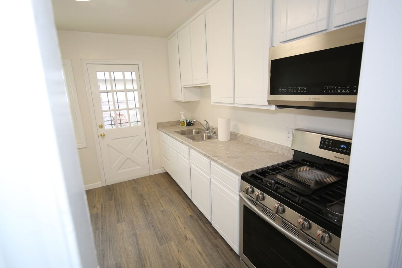 700 1/2 S Kalisher St - Photo 2 of 13