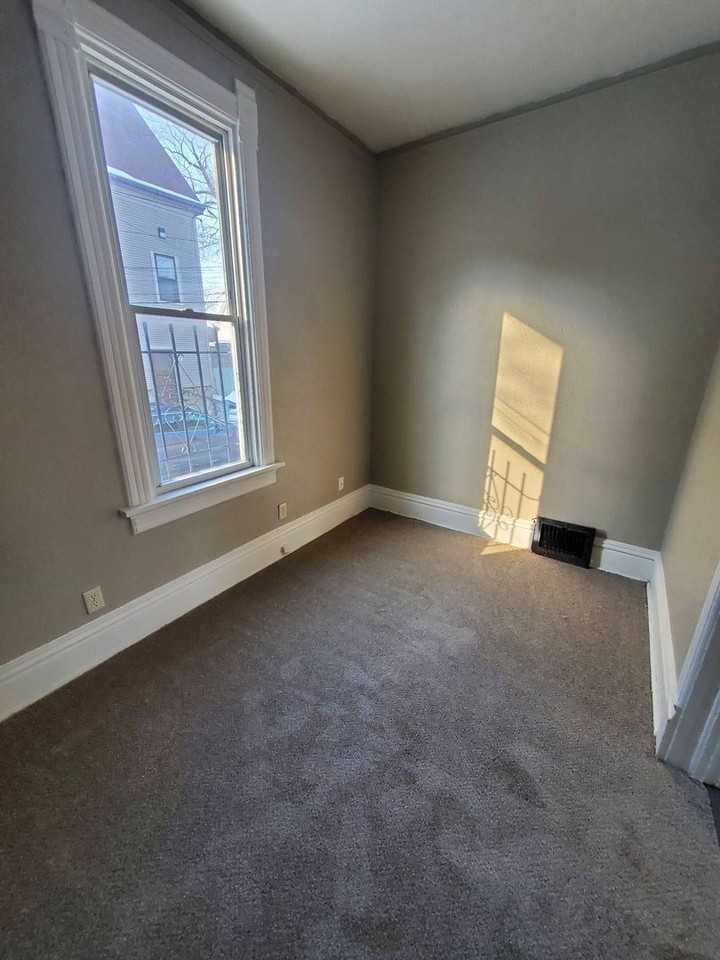 1327 S 14th St - Photo 2 of 11
