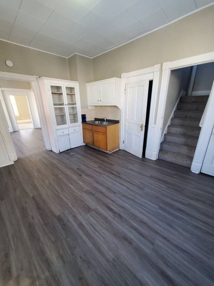 1327 S 14th St - Photo 3 of 11