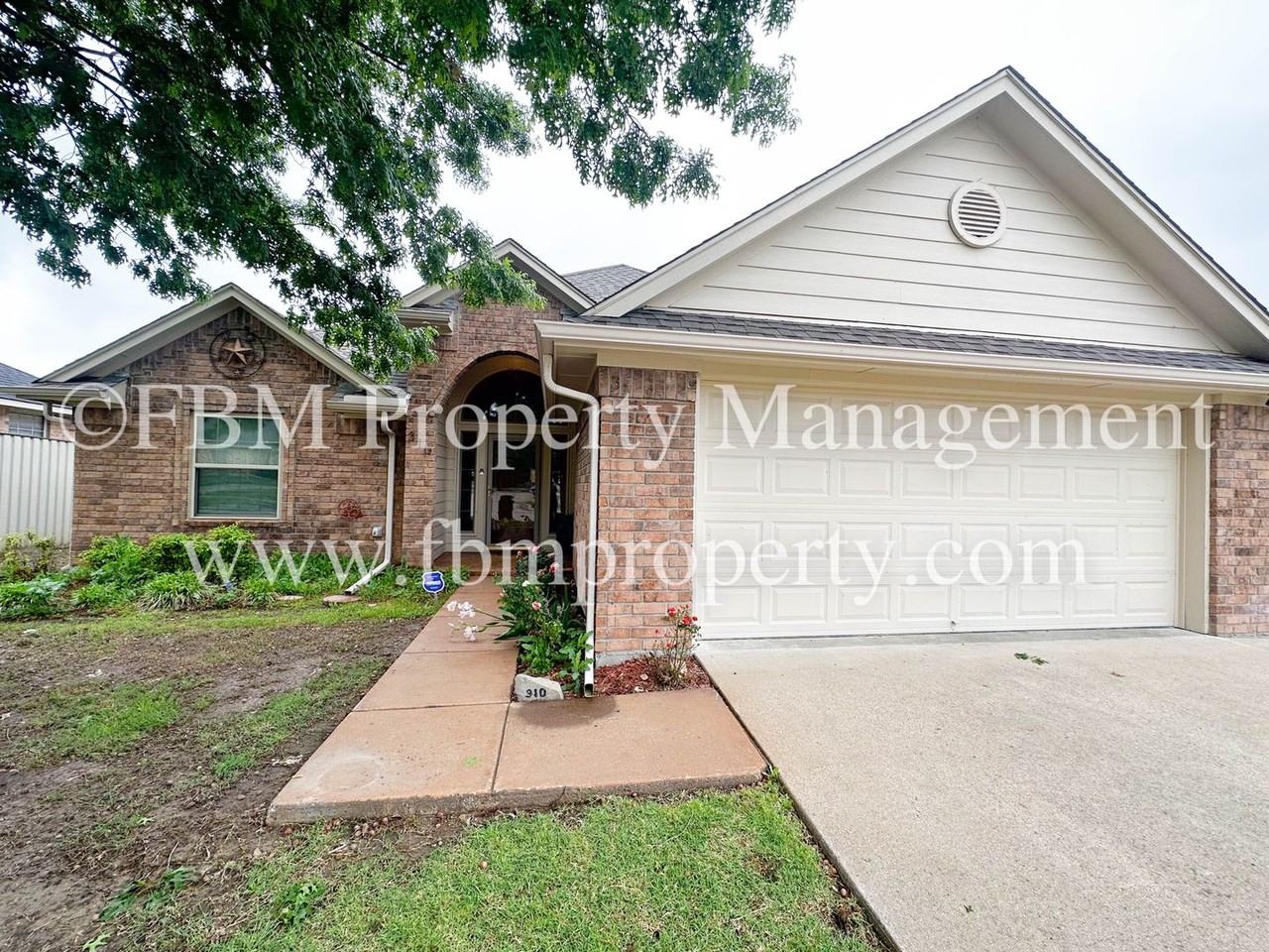 310 310 Centennial Avenue - Photo 2 of 23