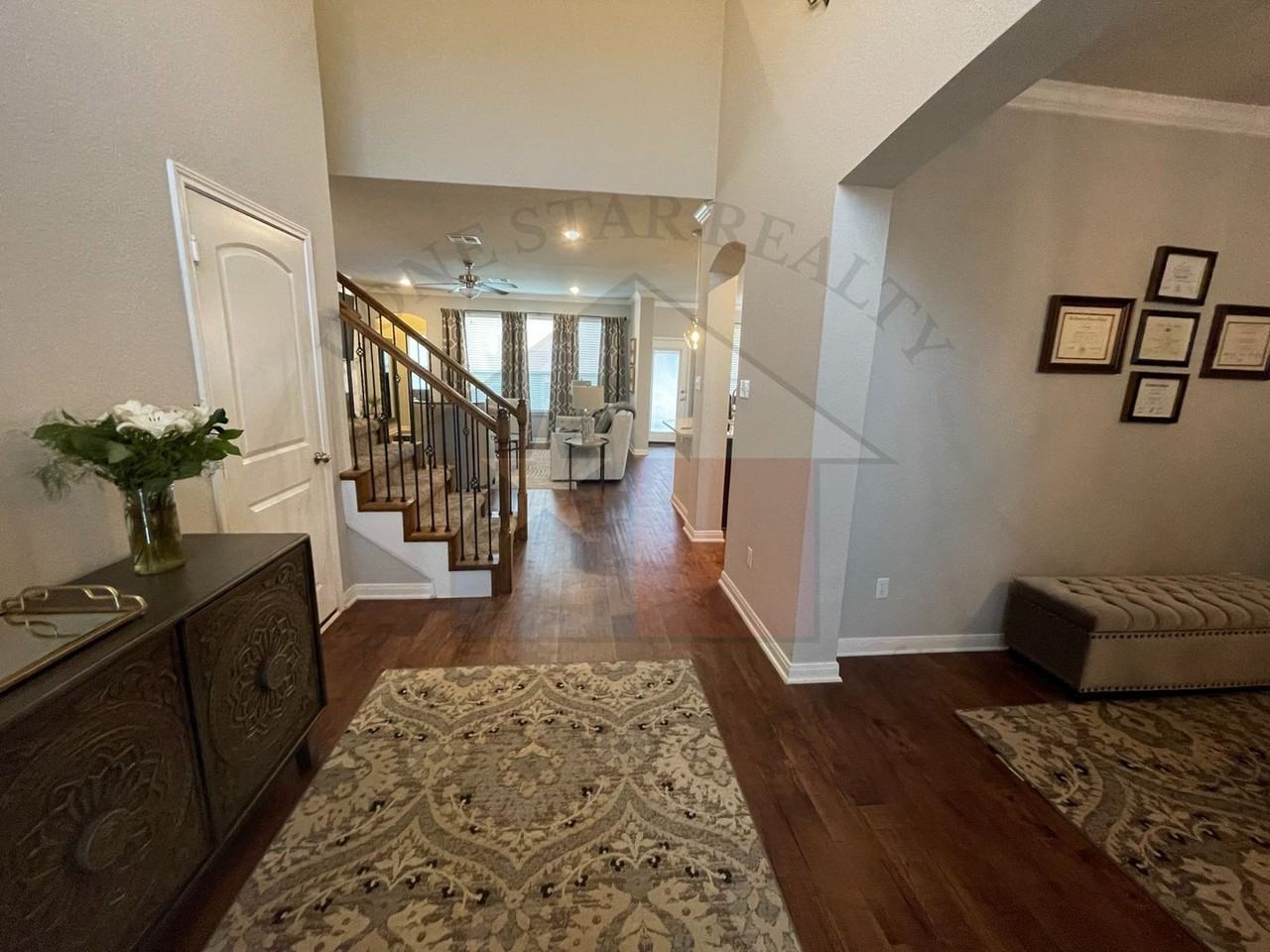 1627 Neff Dr - Photo 3 of 31