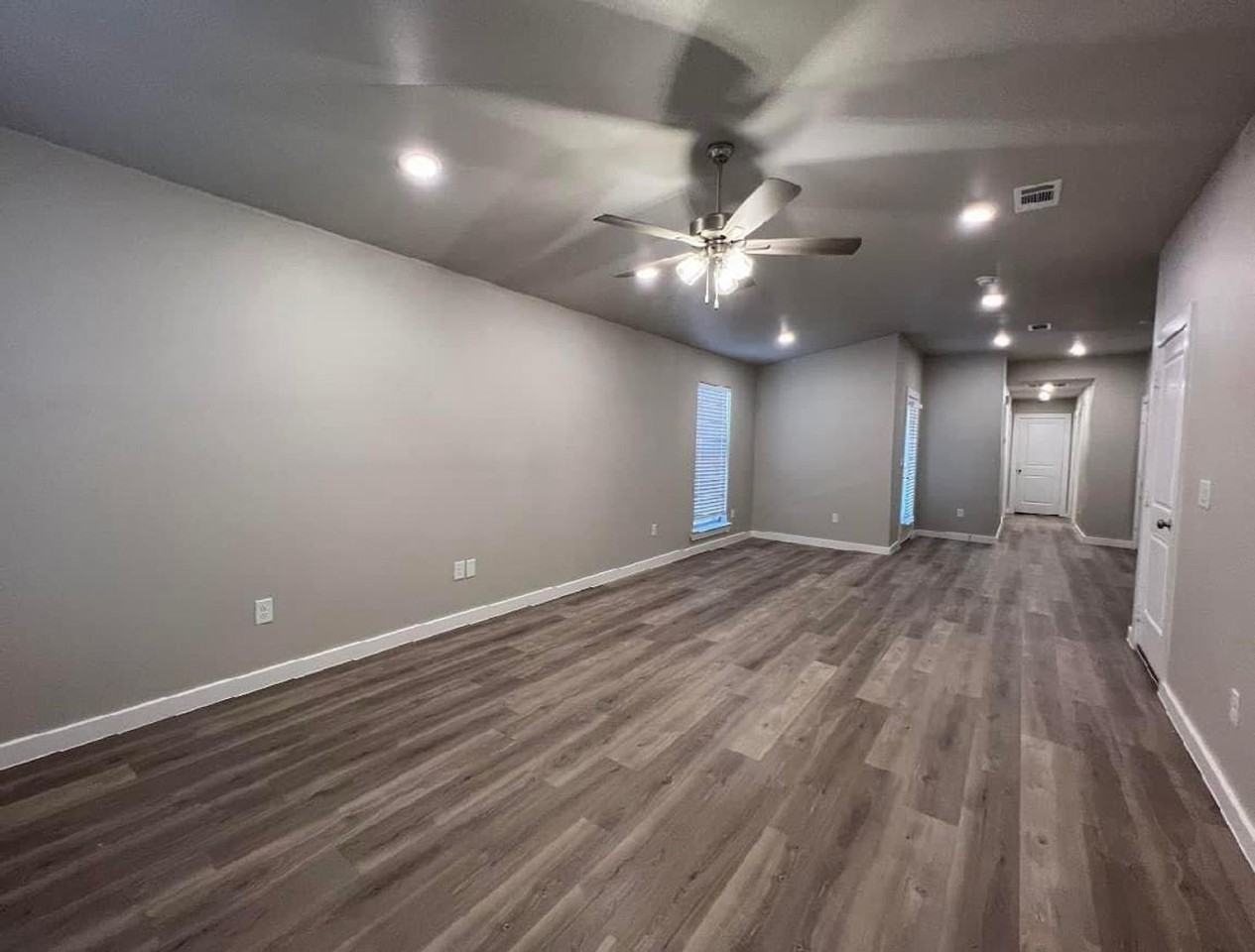 409 E 21st St - Photo 5 of 27