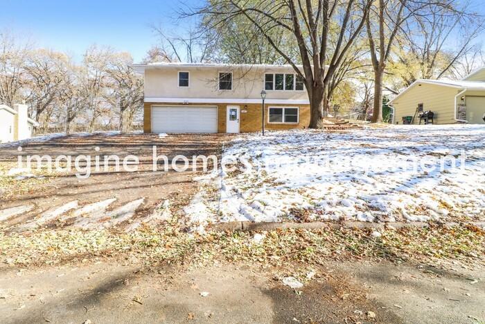 12417 Skyline Dr - Photo 3 of 17