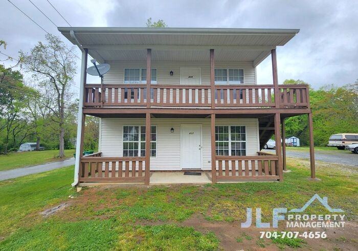 407 S Main St - Photo 2 of 20