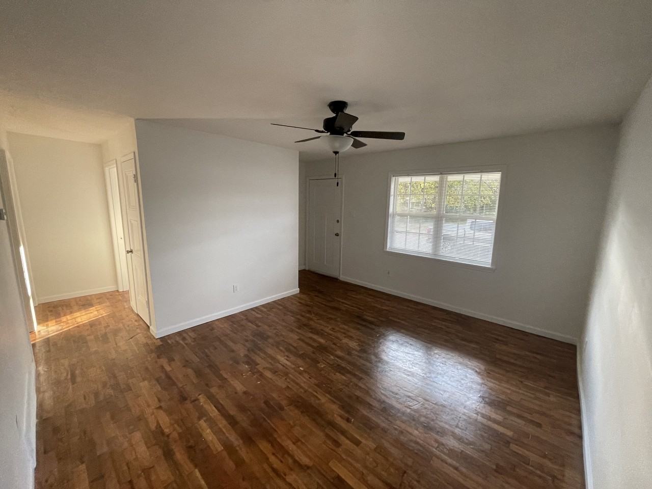 964 Blythe St #NA - Photo 2 of 10