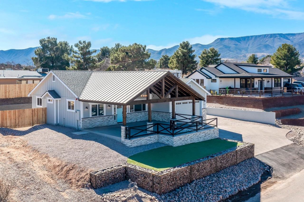 1337 E Elm St #NA - Photo 3 of 39