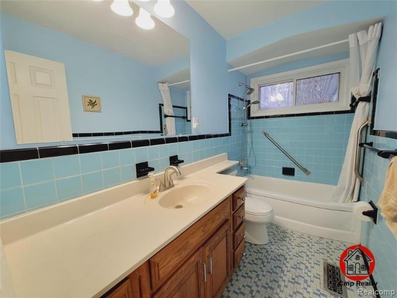 18311 Norwich Rd #1 - Photo 2 of 22