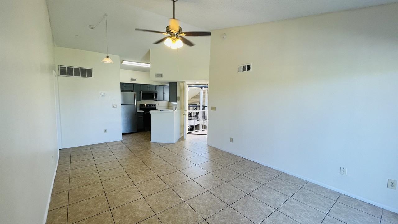 1932 Lake Atriums Cir #85 - Photo 4 of 23