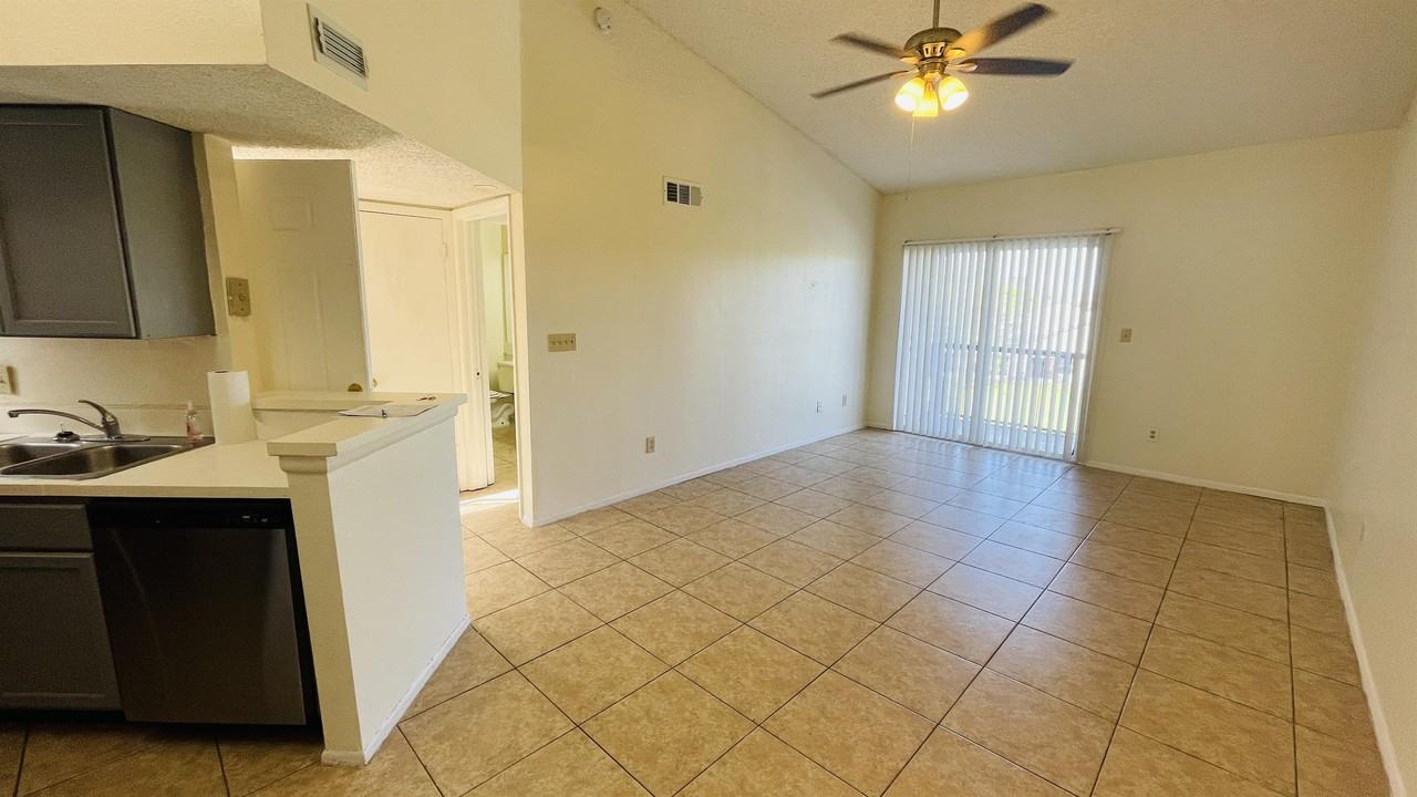 1932 Lake Atriums Cir #85 - Photo 5 of 23