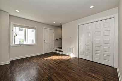 215 South Gardner AvenueUnit 2 #1 - Photo 6 of 17