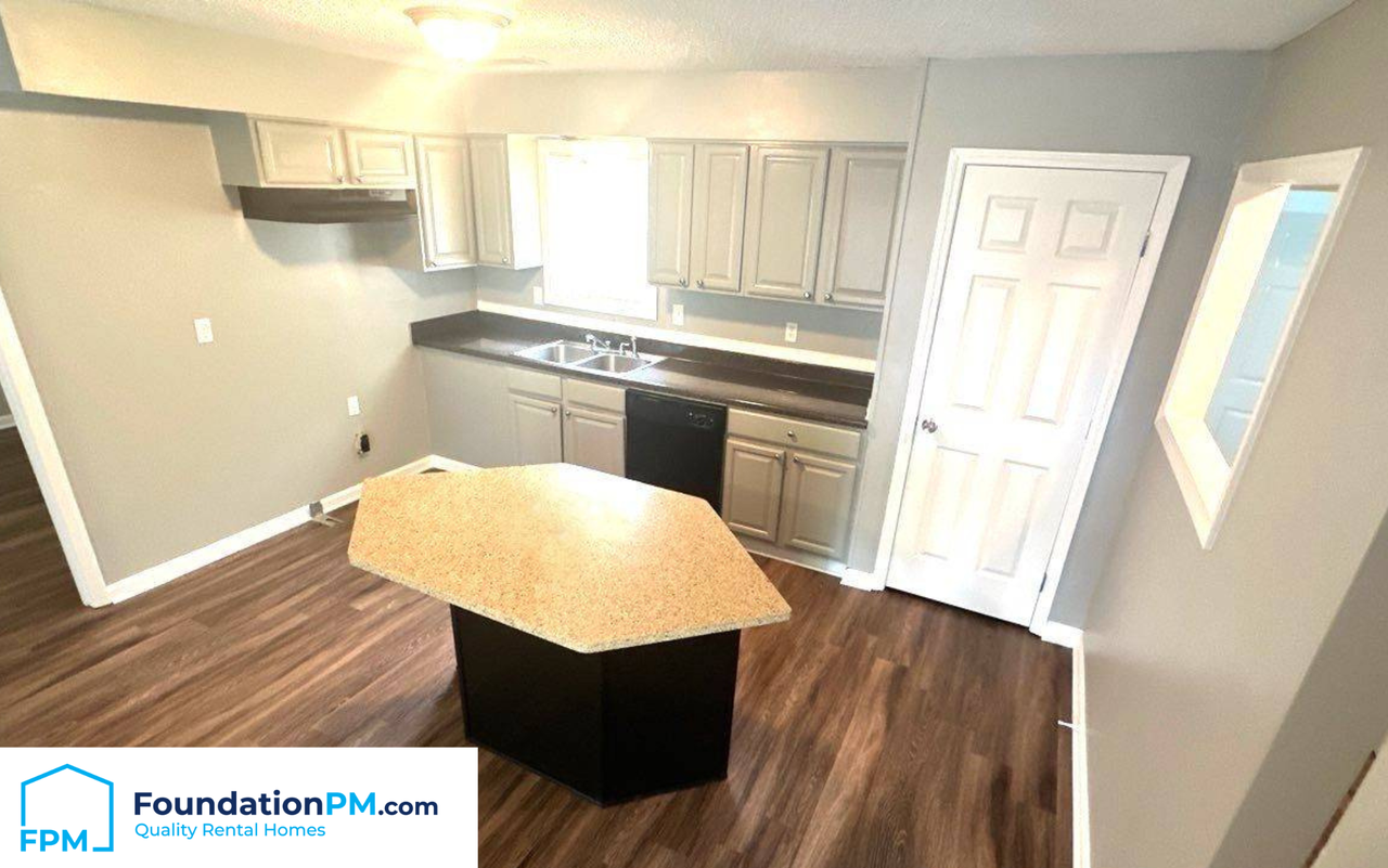 2921 Normandy Dr #1 - Photo 4 of 15