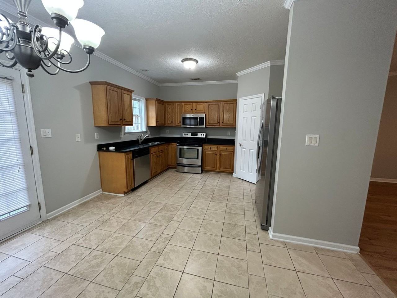2212 River Park Ct - Photo 2 of 12