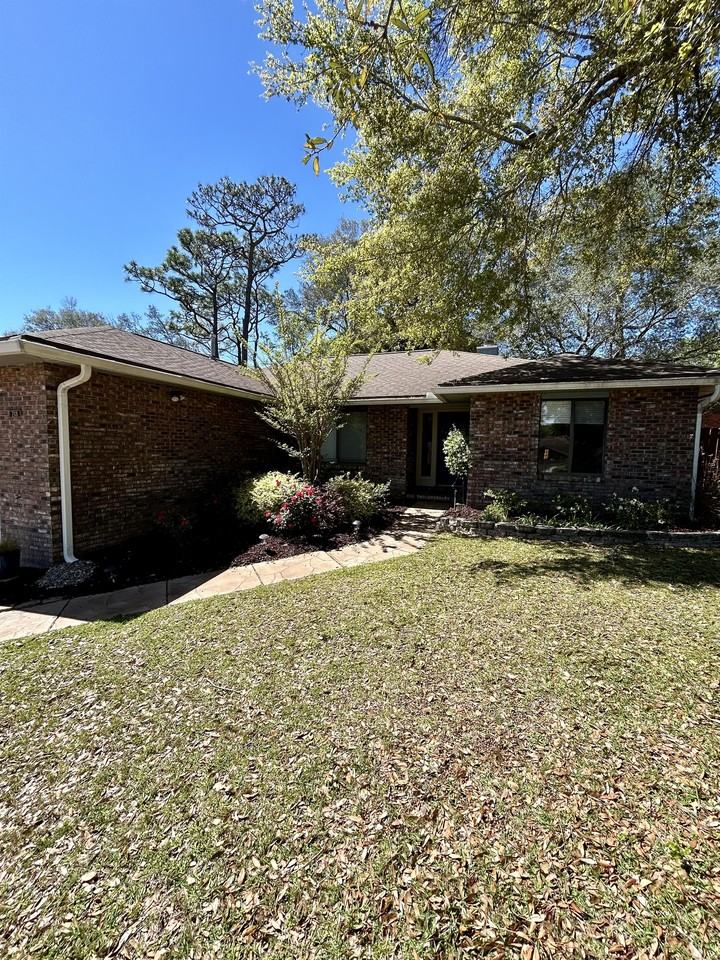 218 Yellow Pine Court #1 - Photo 2 of 30