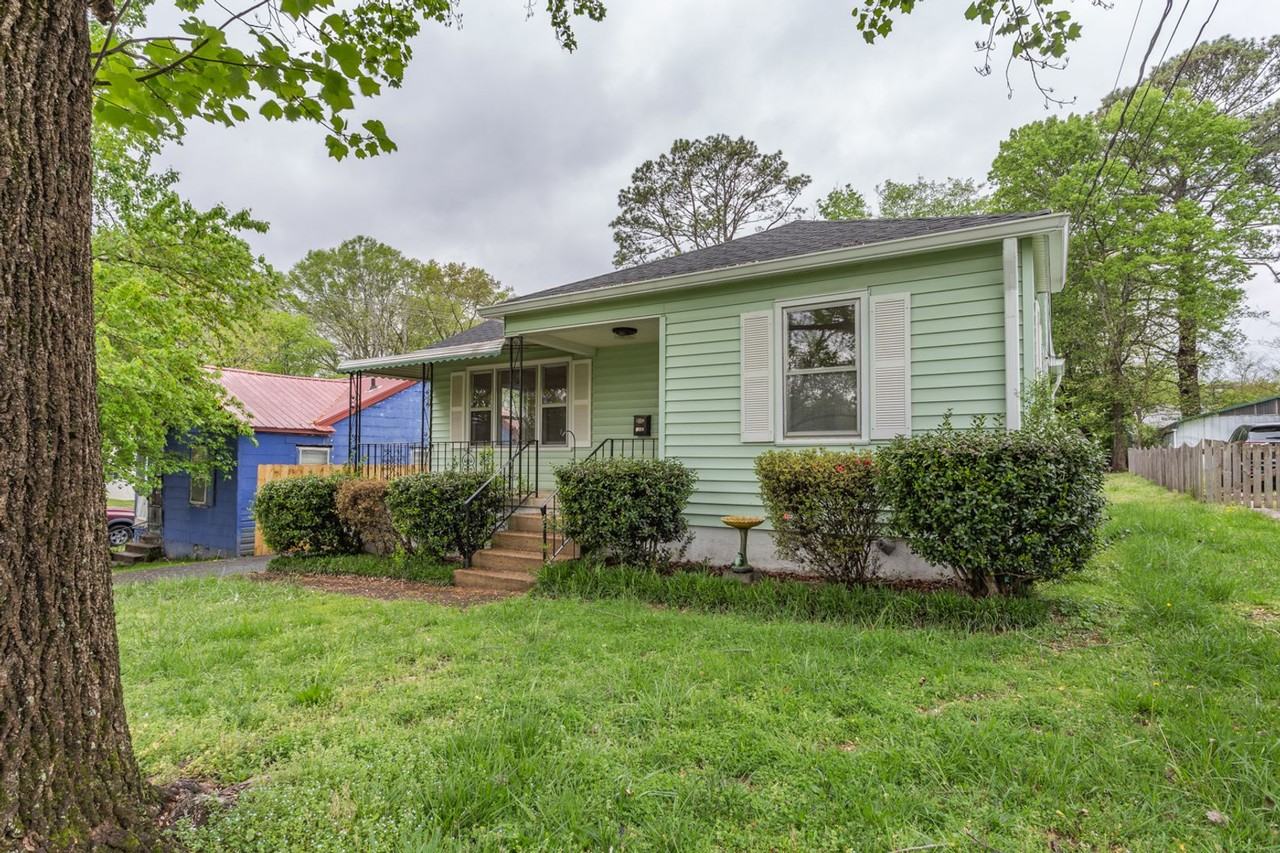 1319 Adona Ln - Photo 4 of 30