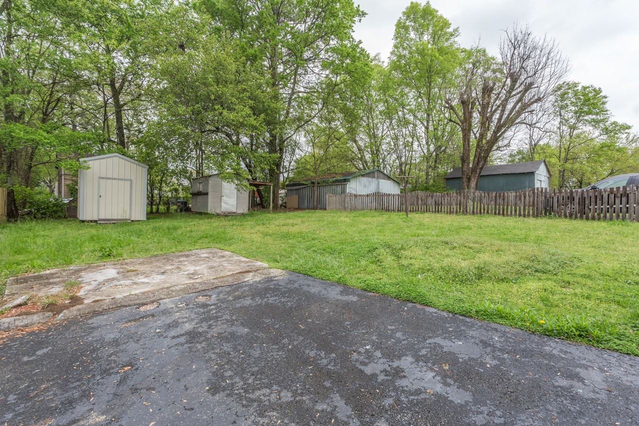 1319 Adona Ln - Photo 5 of 30