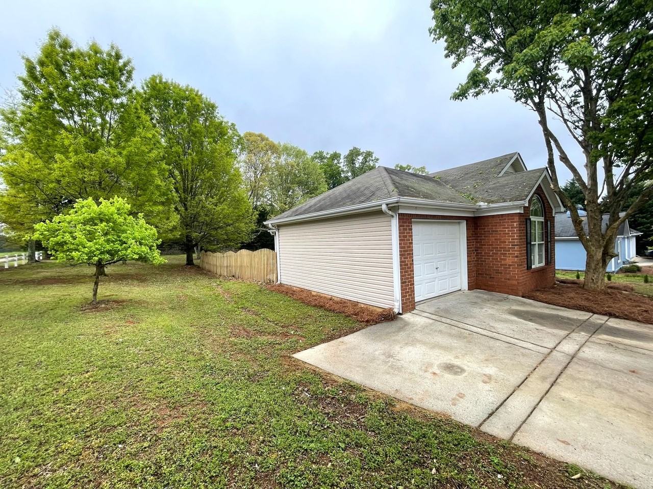 101 Meadow Creek Dr - Photo 3 of 19