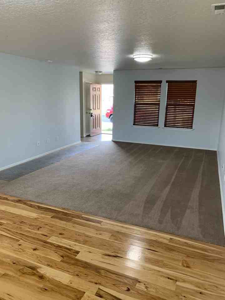139 E Willow Creek Dr - Photo 3 of 24