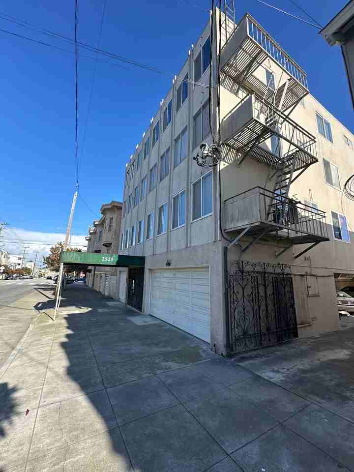 2525 Balboa Street (605r) - Photo 3 of 5