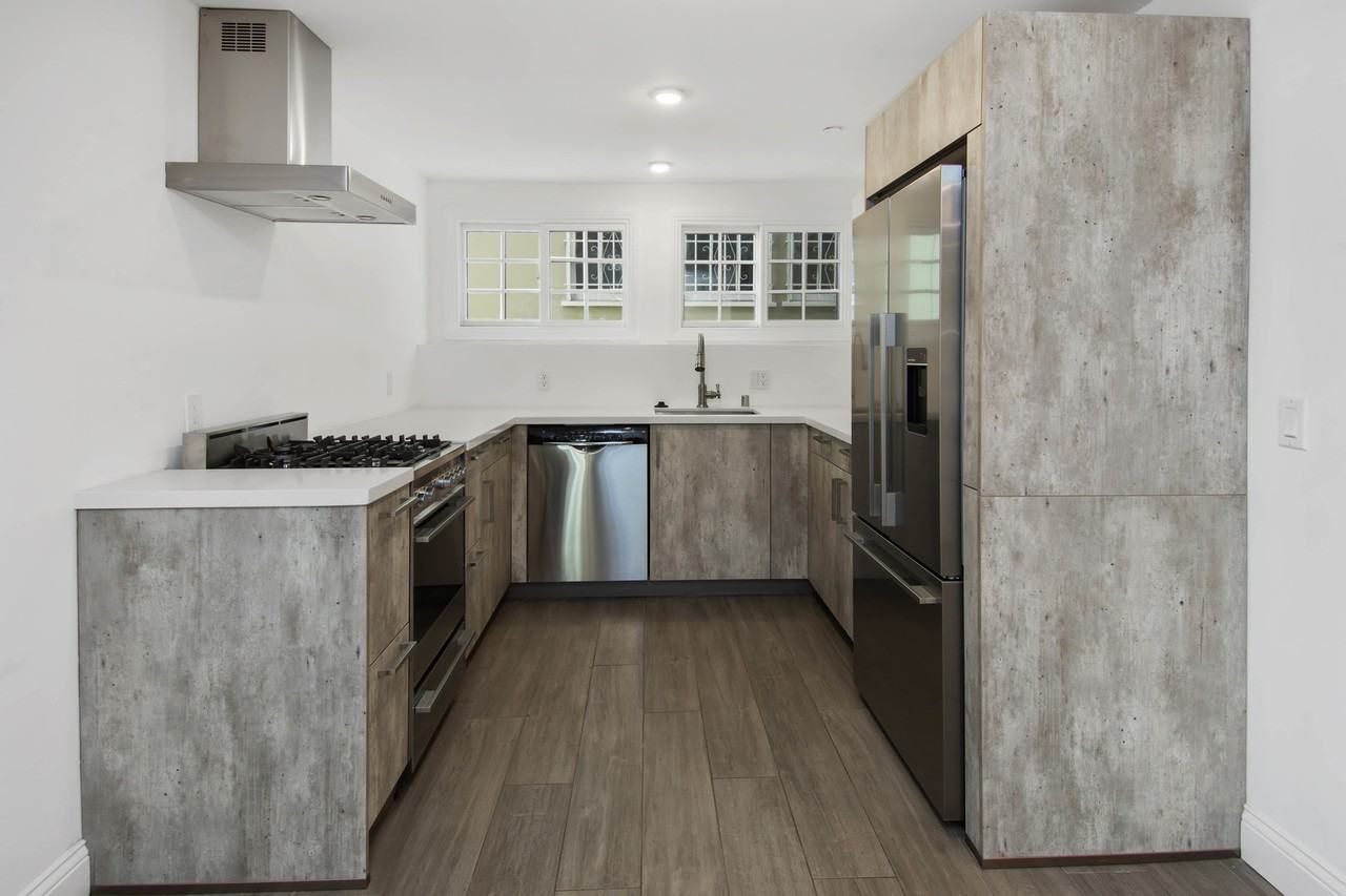 1105 Alta Loma Rd - Photo 4 of 17