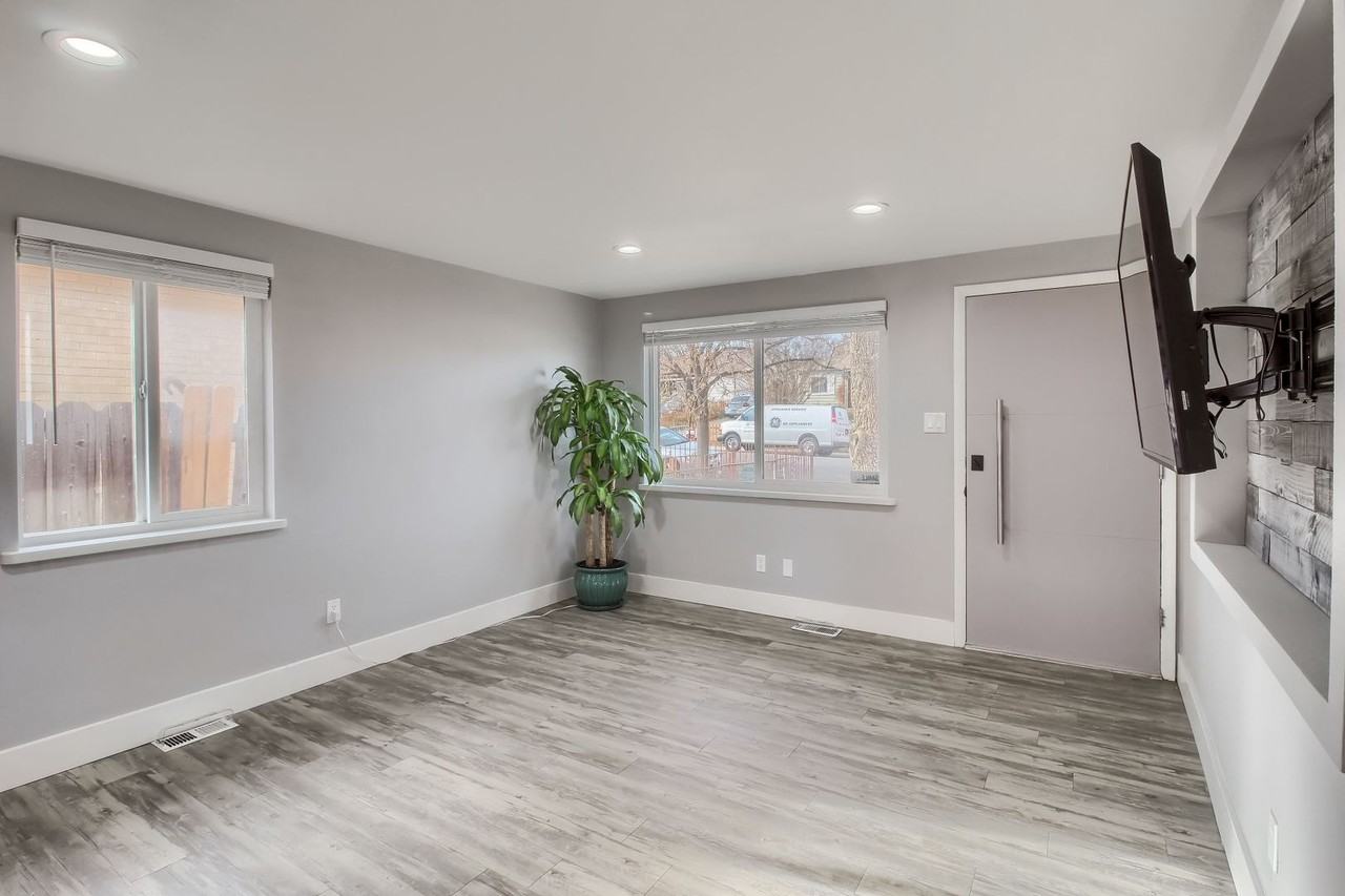 1178 Alton St - Photo 4 of 35