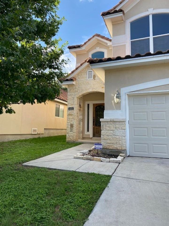 1151 Pinnacle Fls - Photo 2 of 17
