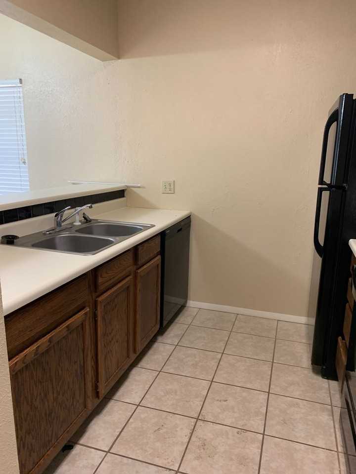 1020 Mockingbird Ln #D - Photo 4 of 14