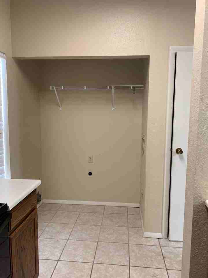 1020 Mockingbird Ln #D - Photo 6 of 14