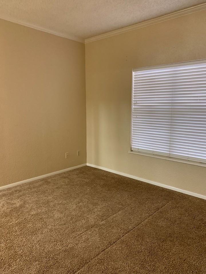 1020 Mockingbird Ln #D - Photo 7 of 14