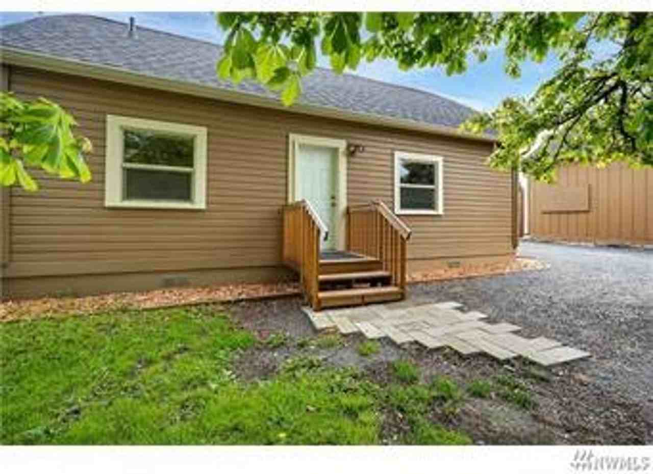 1513 Lincoln St - Photo 2 of 18