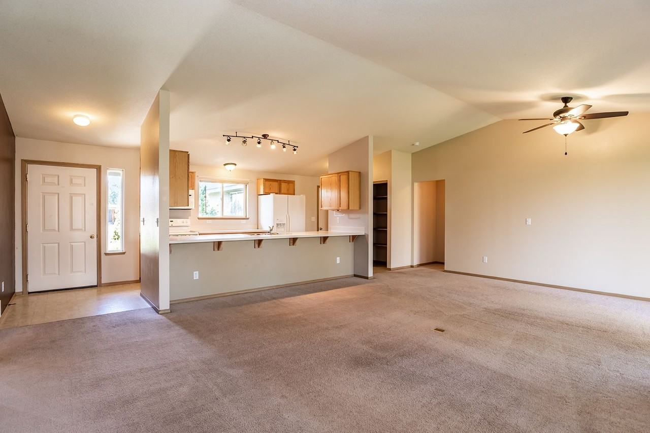 2217 Sw Lava Ct - Photo 5 of 19