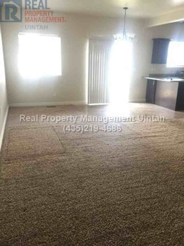 447 E Red Fox Ln - Photo 4 of 27