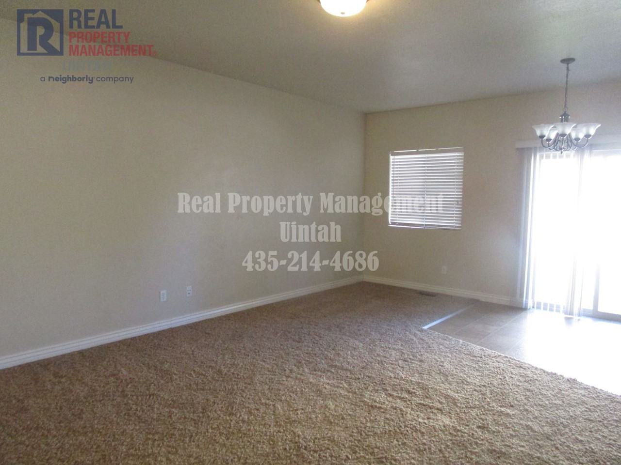 447 E Red Fox Ln - Photo 5 of 27