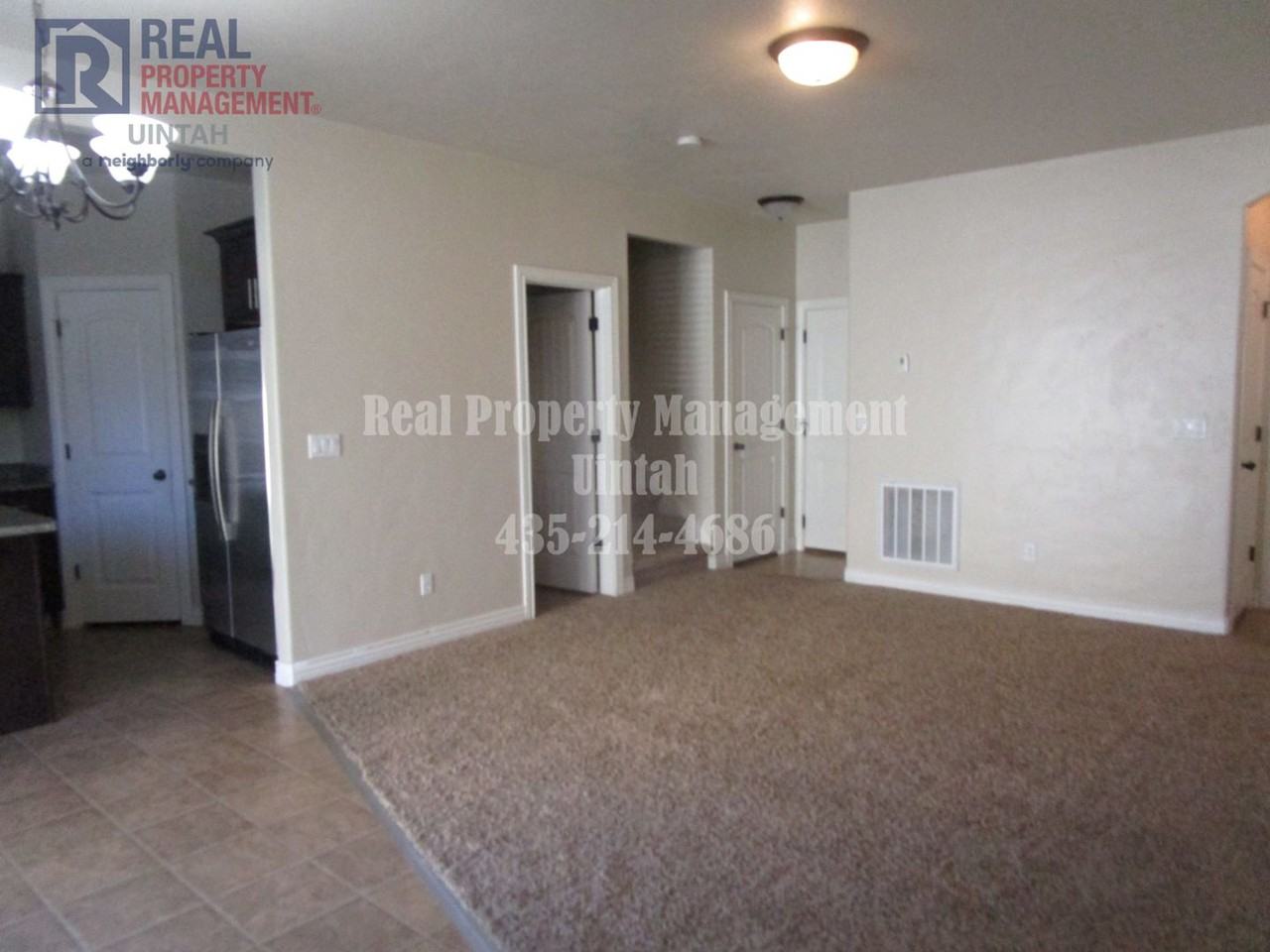 447 E Red Fox Ln - Photo 6 of 27