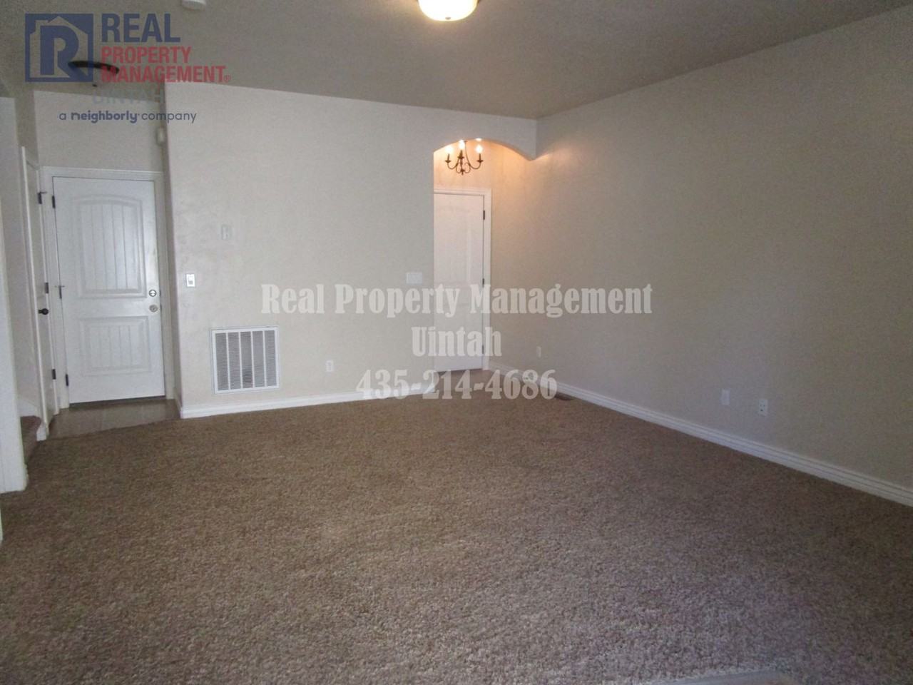 447 E Red Fox Ln - Photo 7 of 27