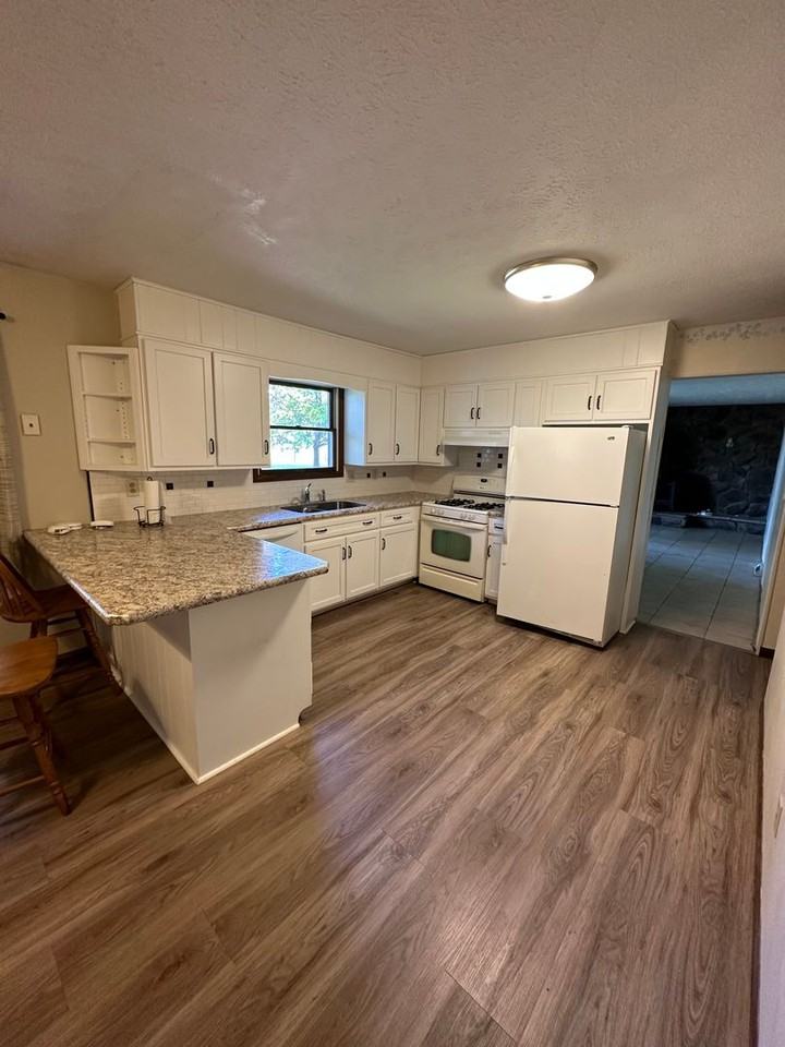 9126 Emerson Rd - Photo 3 of 8