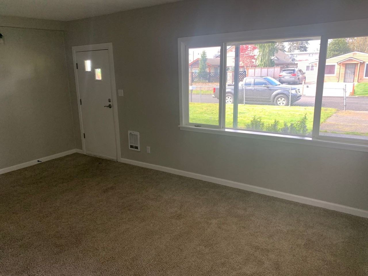 5207 Diamond Blvd Sw - Photo 3 of 12