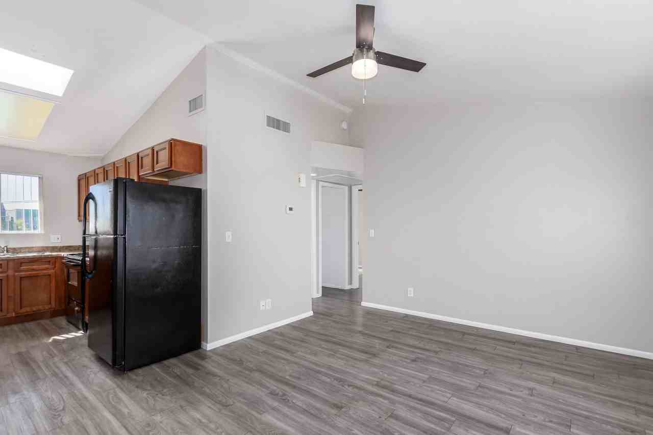 50 N May (21276212) - Photo 2 of 11