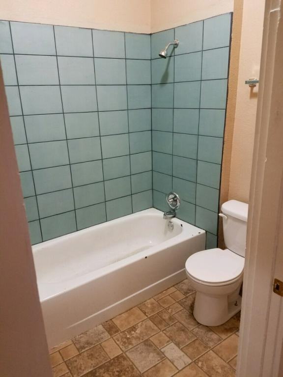 1615 Collins Avenue - Photo 7 of 14