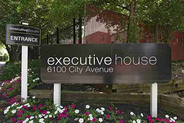 Executive House Apartments - Photo 2 of 11