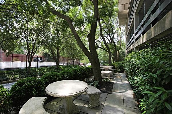 Executive House Apartments - Photo 3 of 11