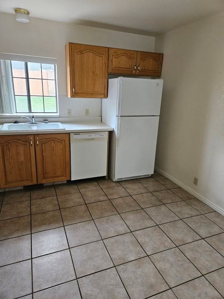 351 W 620 N - Photo 4 of 12