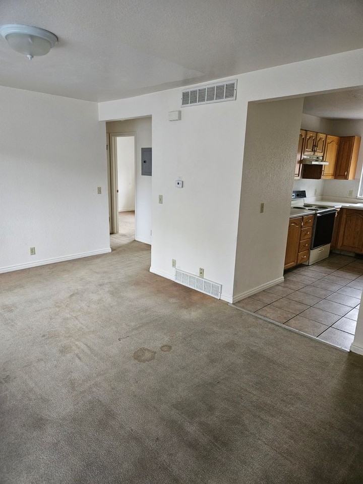 628 N 360 W - Photo 3 of 15