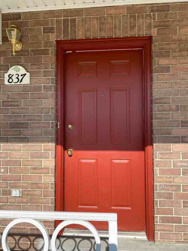 837 W 800 N - Photo 3 of 8