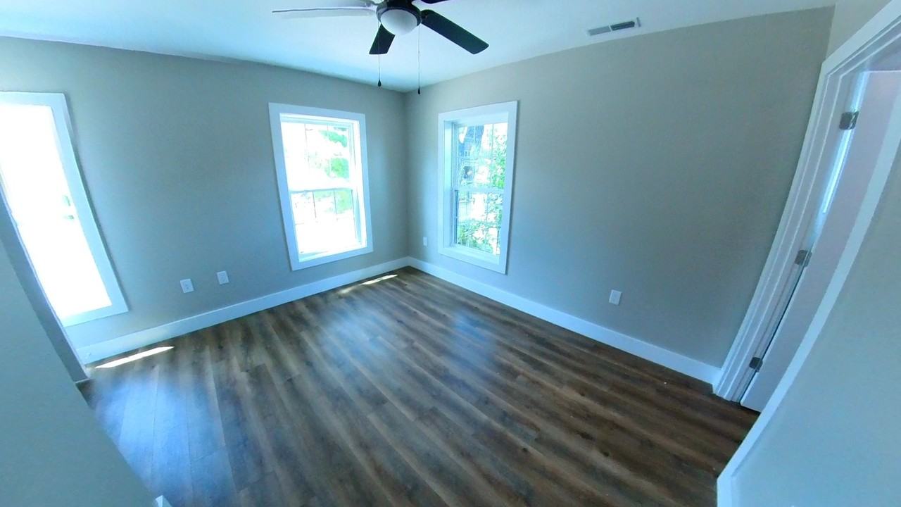 520 N Lincoln St - Photo 7 of 10