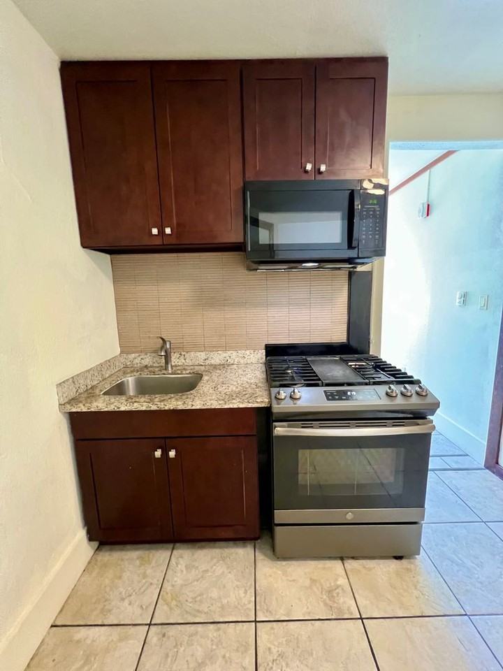 2028 Main Street - Photo 2 of 18