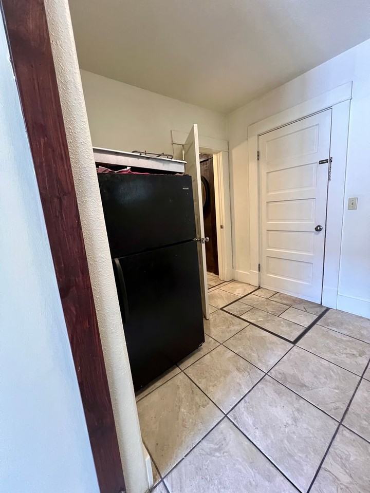 2028 Main Street - Photo 4 of 18