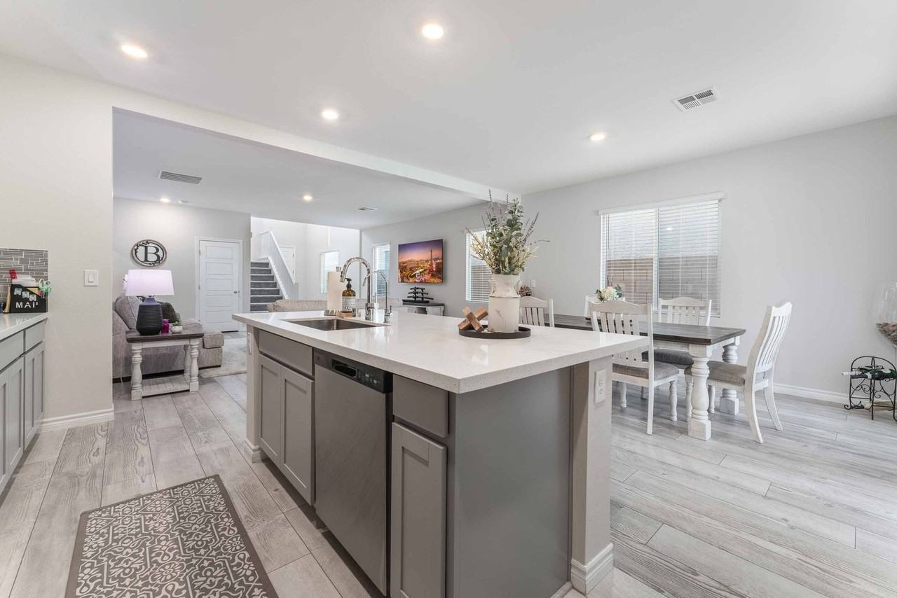 4436 Panoramic View Ave - Photo 7 of 27