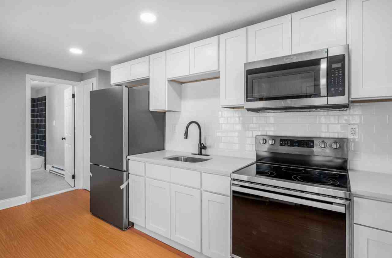 227 N Front St - Photo 2 of 12