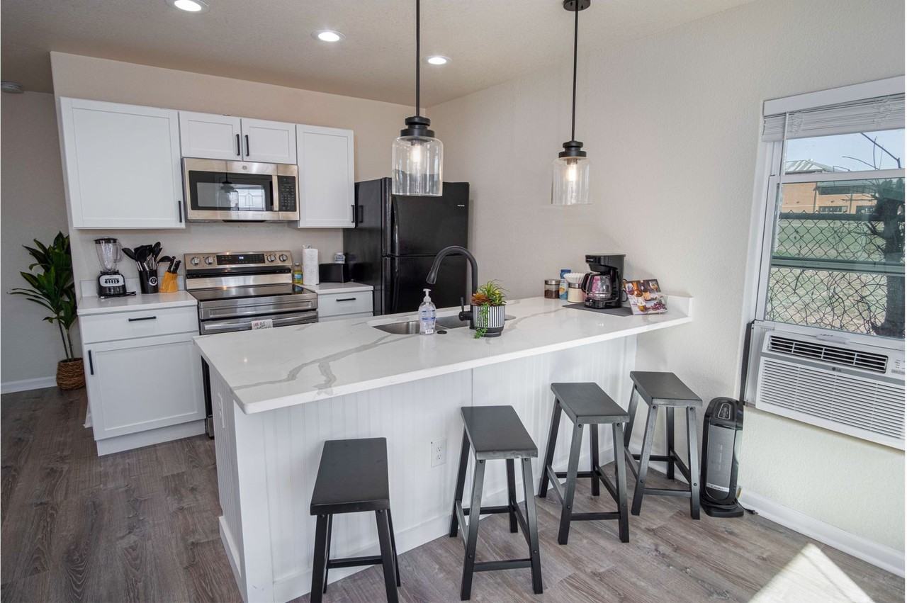 241 Delmar St - Photo 5 of 13