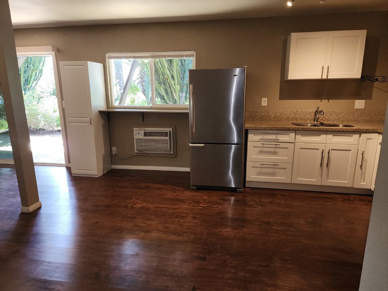 411 Idaho Ave - Photo 2 of 21